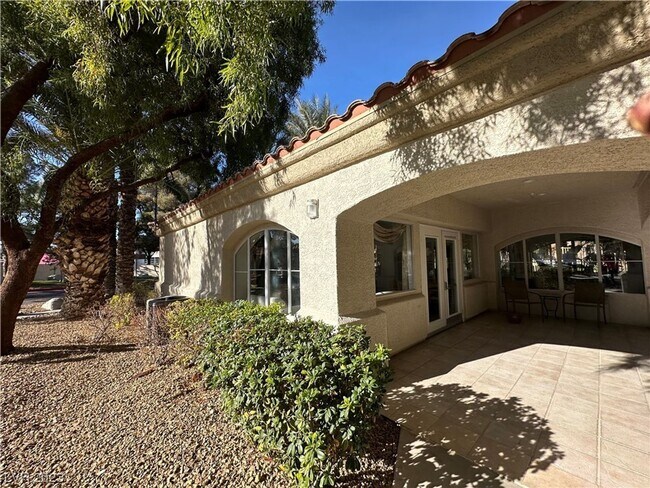 Building Photo - 6480 Annie Oakley Dr