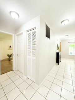 Building Photo - 450 NE Riverhill Dr