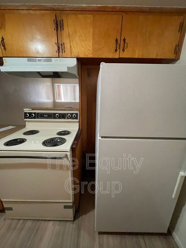 Building Photo - 1124 S Shady St