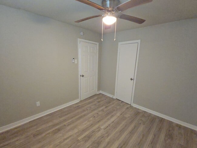 Foto del edificio - 3335 Tuam St