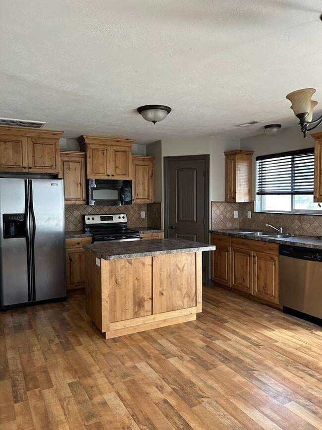 Building Photo - Meadows Townhomes