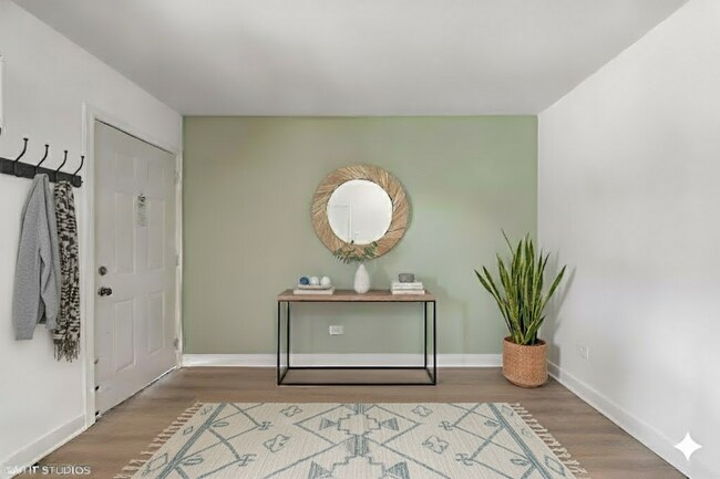 Building Photo - 15701 Lamon Ave