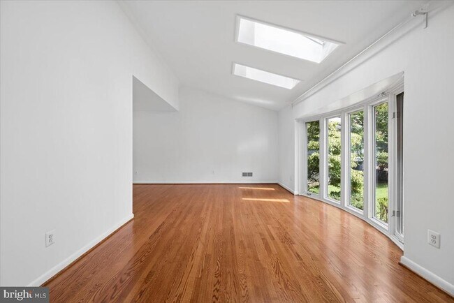 Foto del edificio - 9202 Wilmett Ct
