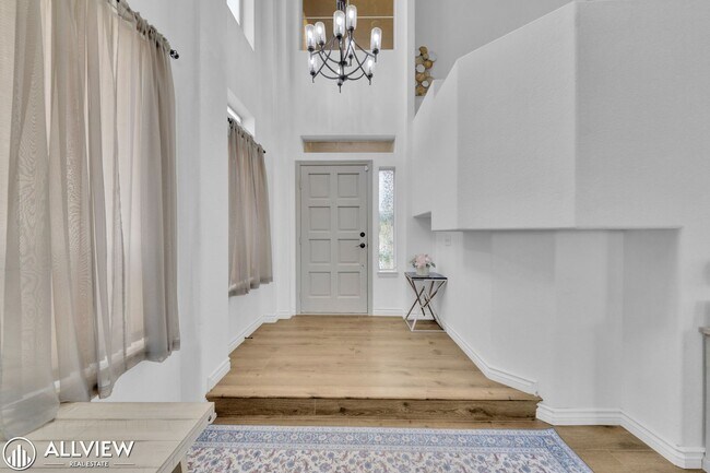 Foto del edificio - Resort-Style Living in Gated Emerald Heights | 5BR + Loft Home with Views