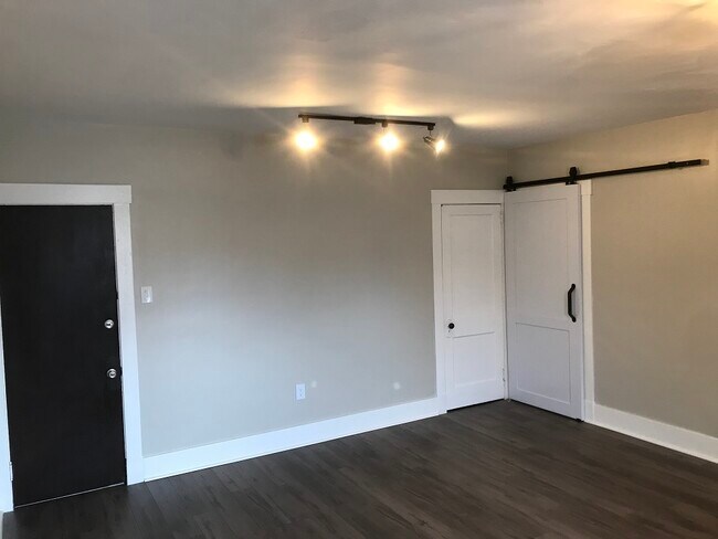 Enter Livingroom - 10 Cornell Ave