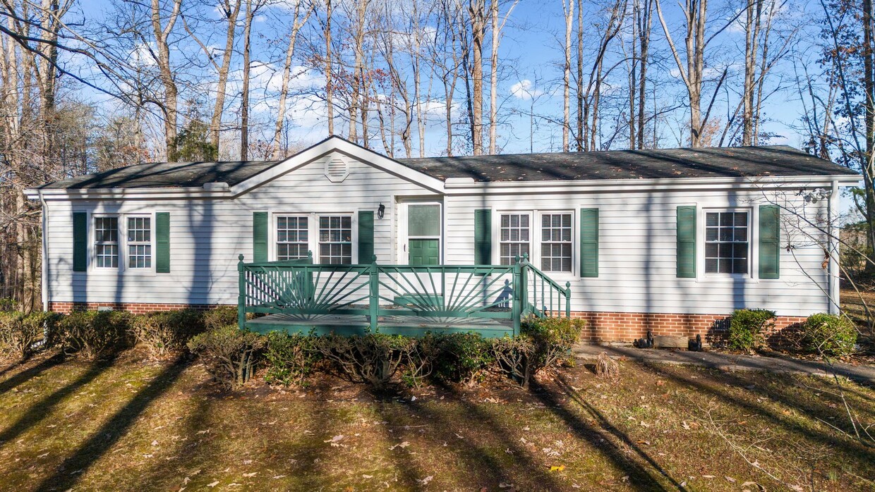 Foto principal - 3-Bedroom Home Close to Farmville with Who...