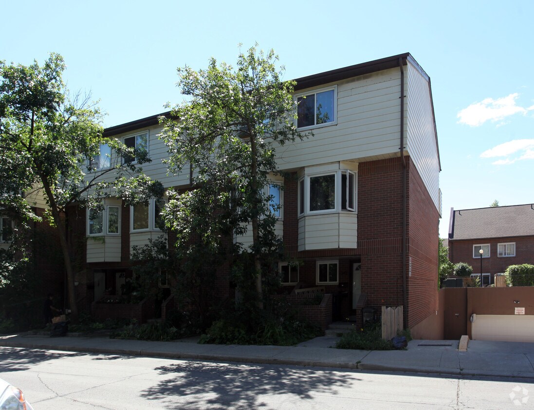 Primary Photo - 337-343 Melita Cres