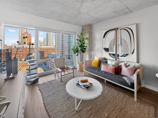 Building Photo - 167 N Desplaines St