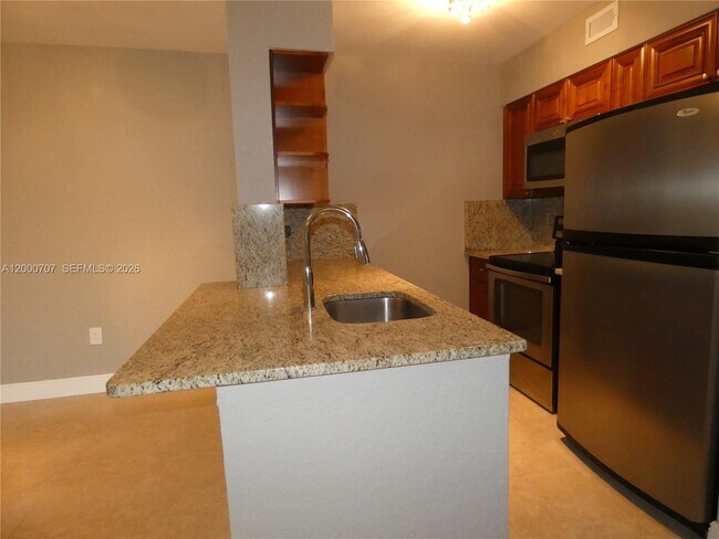 Foto del edificio - 2841 N Oakland Forest Dr