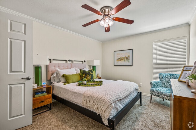 2BR, 1BA - 870SF B1 - FERN CROSSING