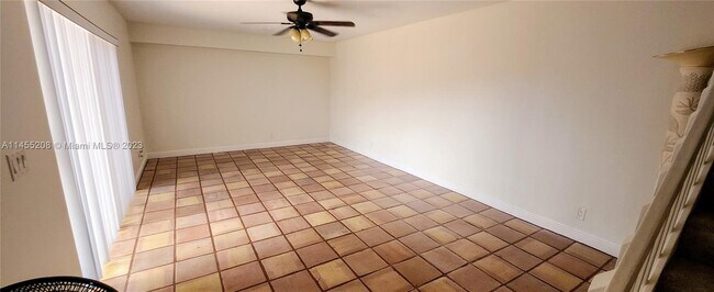 Foto del edificio - 2440 SW 15th St
