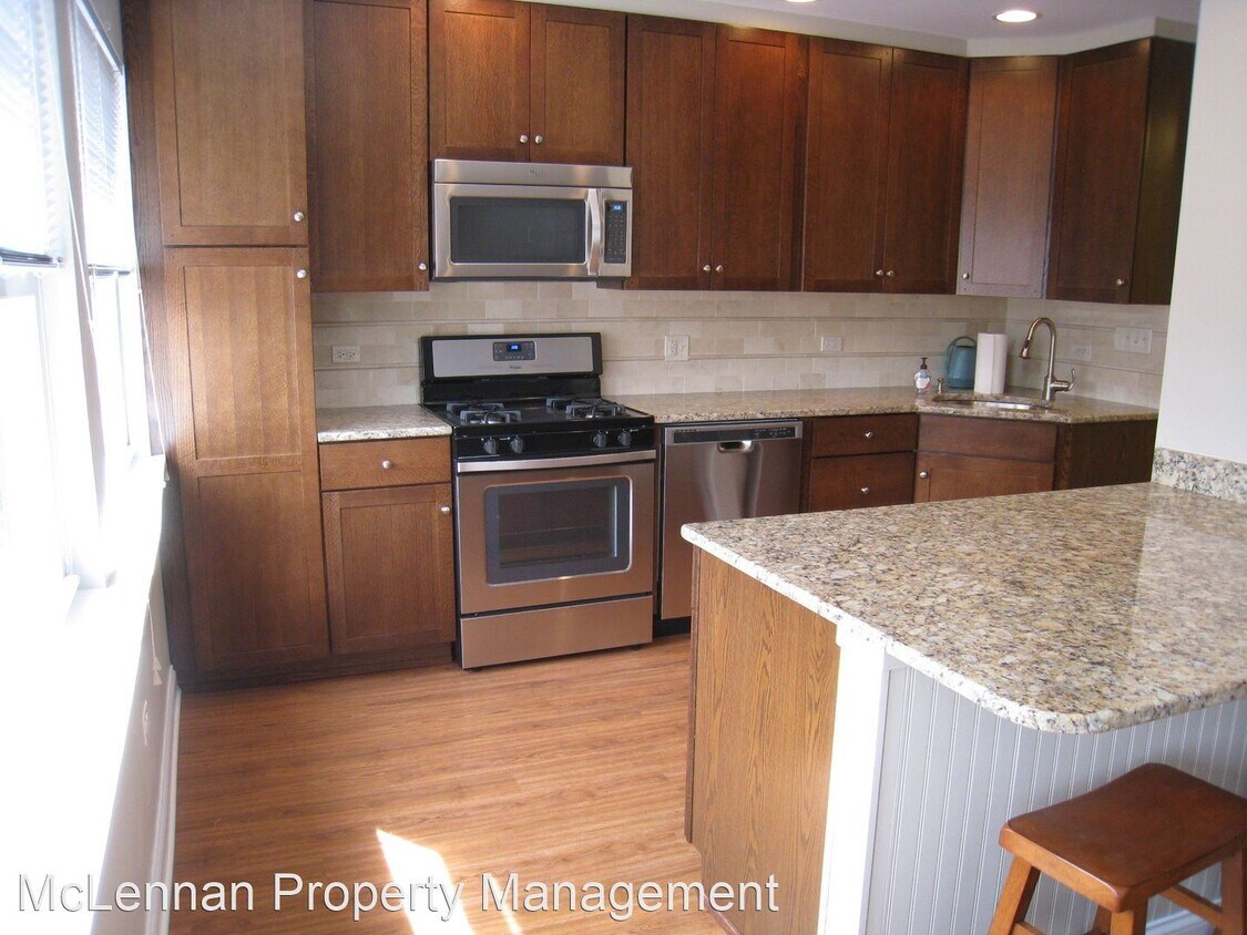 Primary Photo - 737 Devon Ave