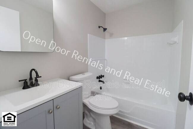 Building Photo - 1704 Franklin Ave