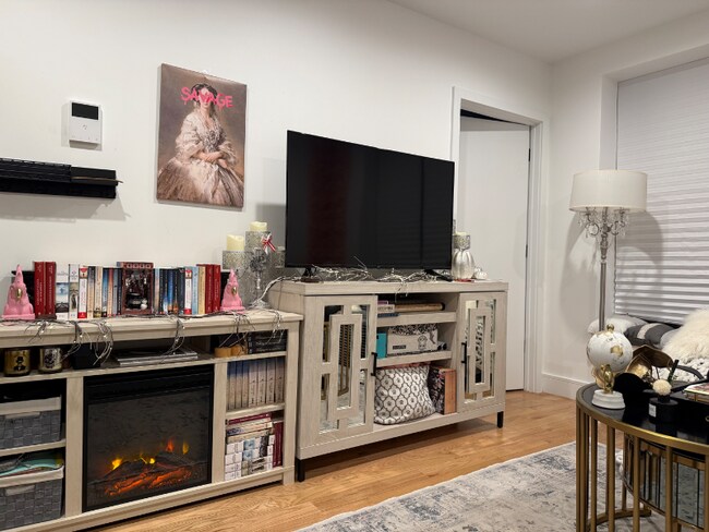 Building Photo - 479 Monroe St