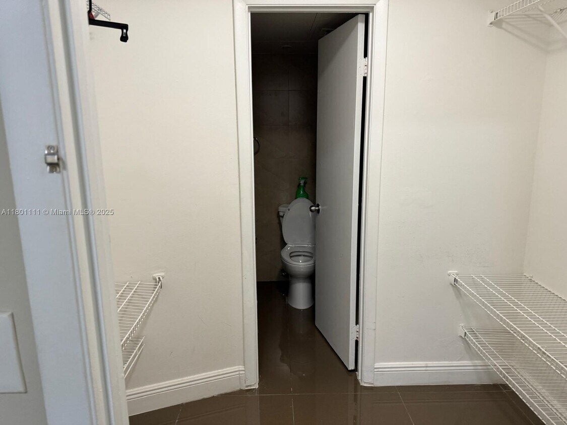 Foto del edificio - 18324 NW 68th Ave