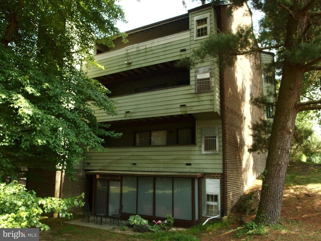 Building Photo - 2 Longstream Ct