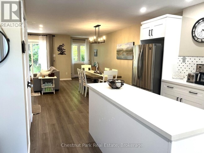 Building Photo - 550 Oxbow Crescent