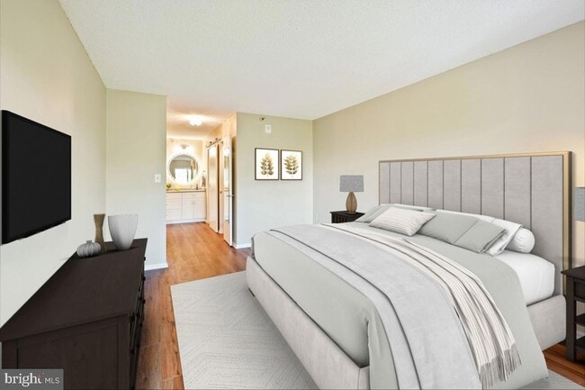 Foto del edificio - 15101 Interlachen Dr