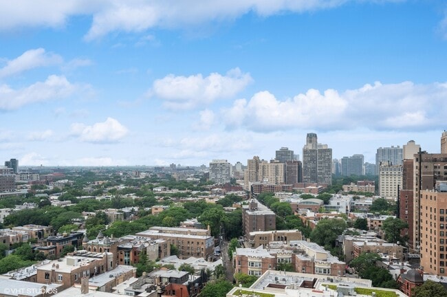 Building Photo - 2020 N Lincoln Park W