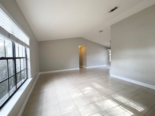 Building Photo - 4B/2B Home in Oviedo ~ Carpet Free ~ Top Rated Schools