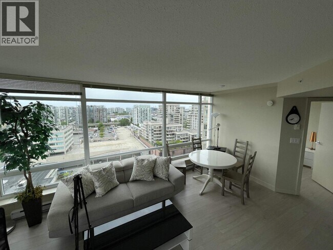 Photo du bâtiment - 8288 Lansdowne Rd