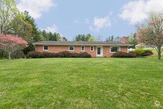 Building Photo - 106 Caubleville Dr