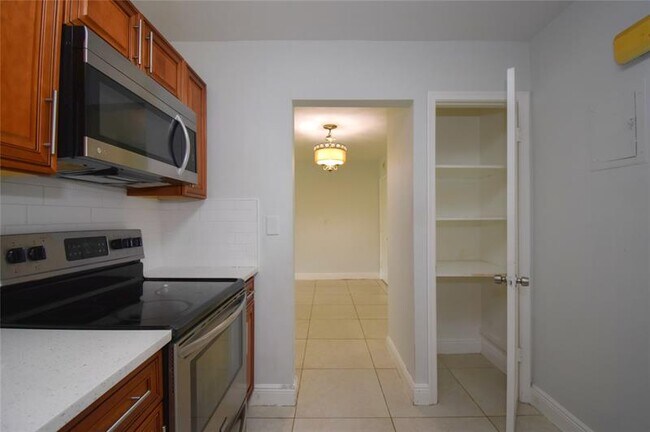 Foto del edificio - 9 NE 19th Ct