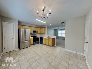Building Photo - 227 London Dr