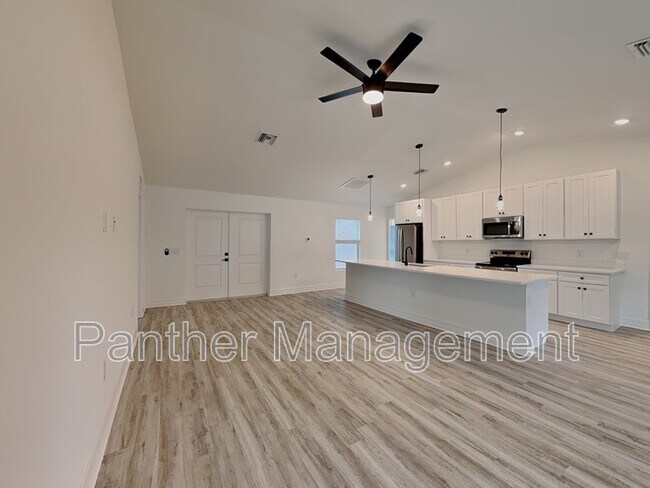 Foto del edificio - 1016 NE 13th St