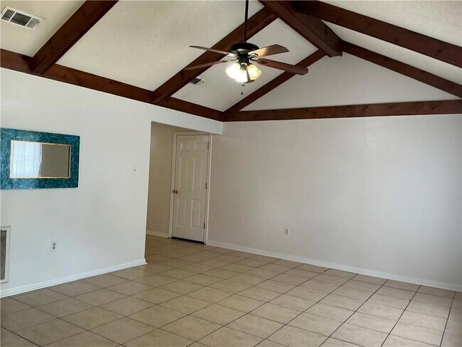 Building Photo - 421 Portsmouth Dr
