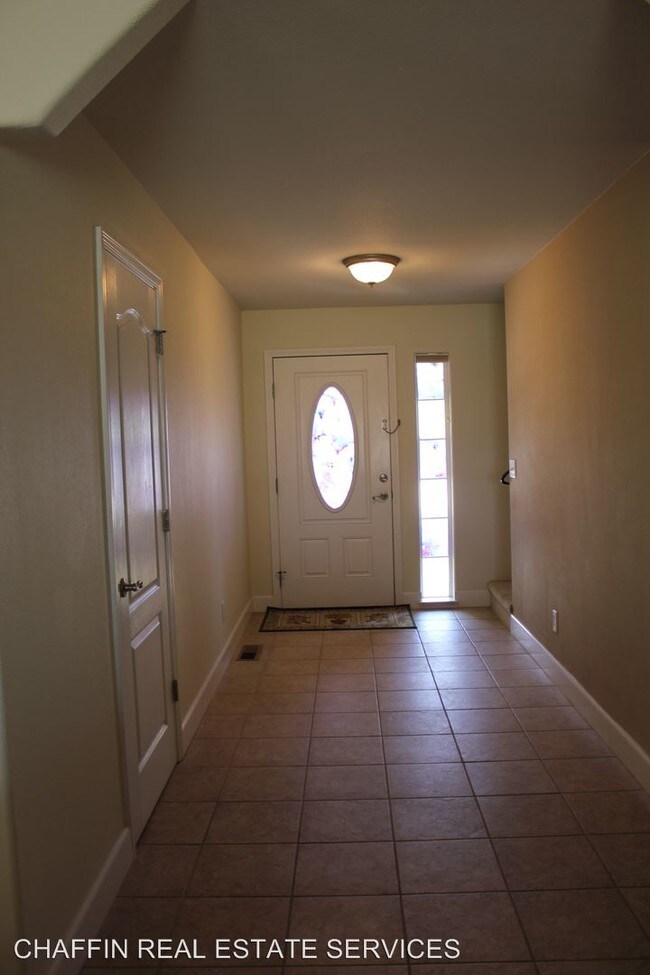 Building Photo - 716 Divot Dr