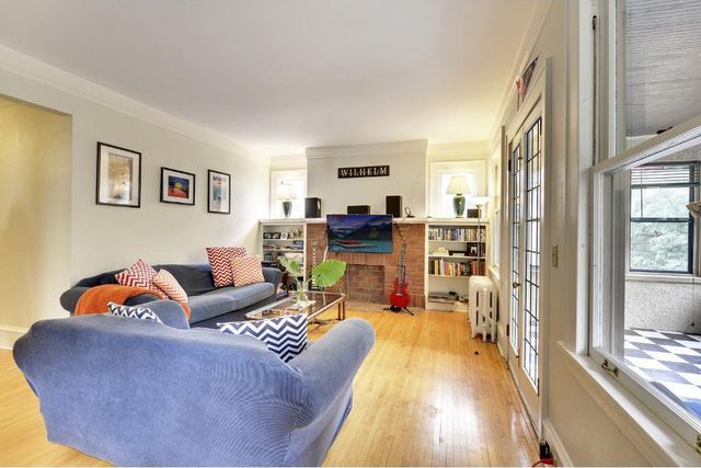 sala de estar - 2524 Dupont Ave S