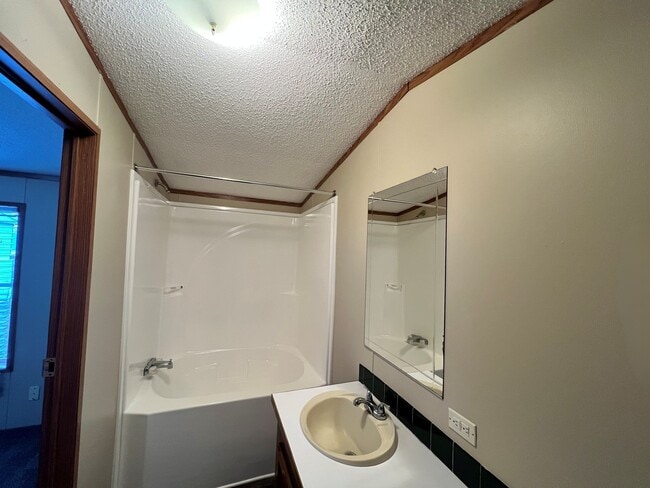 Building Photo - 3536 Loveside Terrace