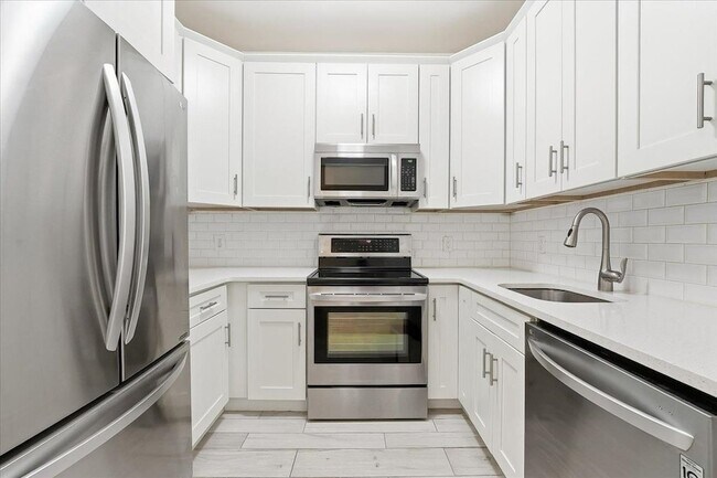 Building Photo - 318 54th St