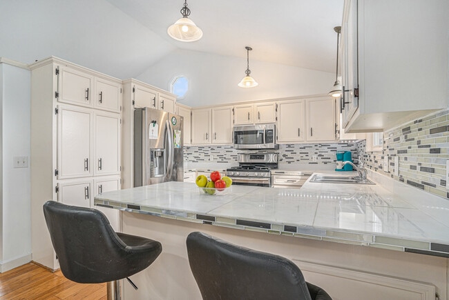 Cocina - 7342 Cherry Ave