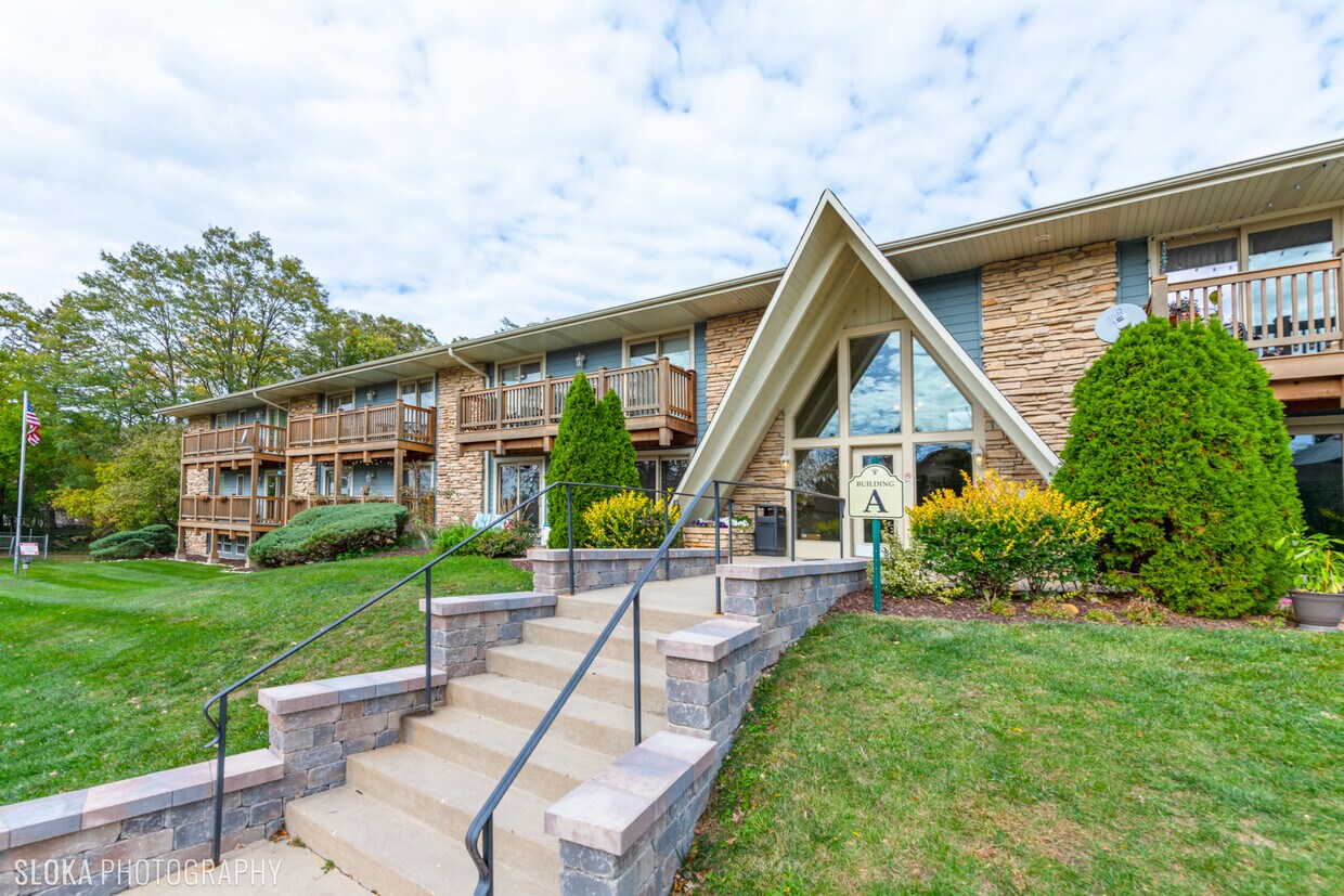 300 Opatrny Dr Unit 205, Fox River Grove, IL 60021 Condo for Rent in