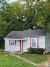 Building Photo - 2207 NW Clay St