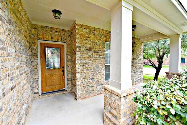 Building Photo - 15012 Fernhill Dr