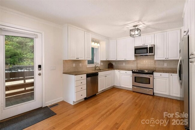 Building Photo - 187 Pine Vlg