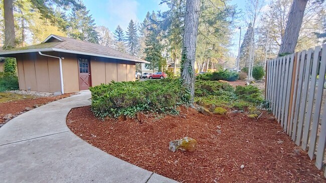 Building Photo - Tastefully Remodeled Pet Friendly 3 Bedroo...