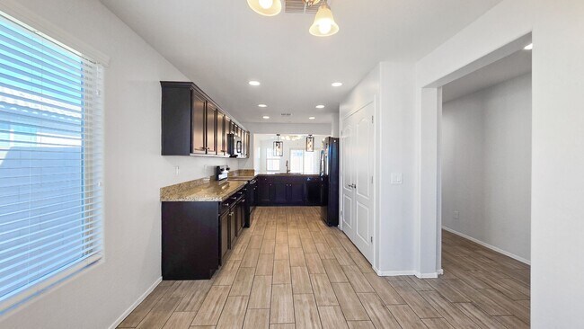 Building Photo - Popular Las Brisas community in Goodyear!