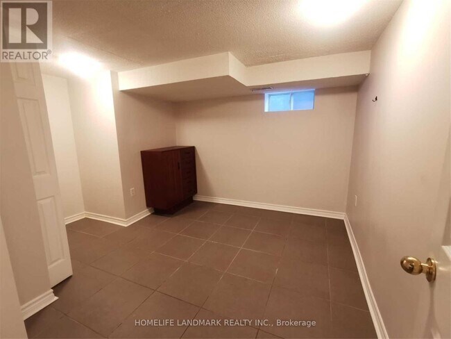 Building Photo - 727 Hewson Dr