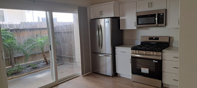 Kitchen and private rear patio - 314 20th St