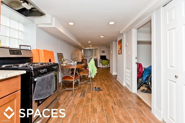 Building Photo - 1 br, 1 bath Apartment - 1743 West Addison #G