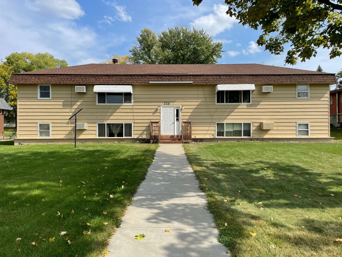 Primary Photo - Beautiful Updated 2 Bedroom Apartment with...