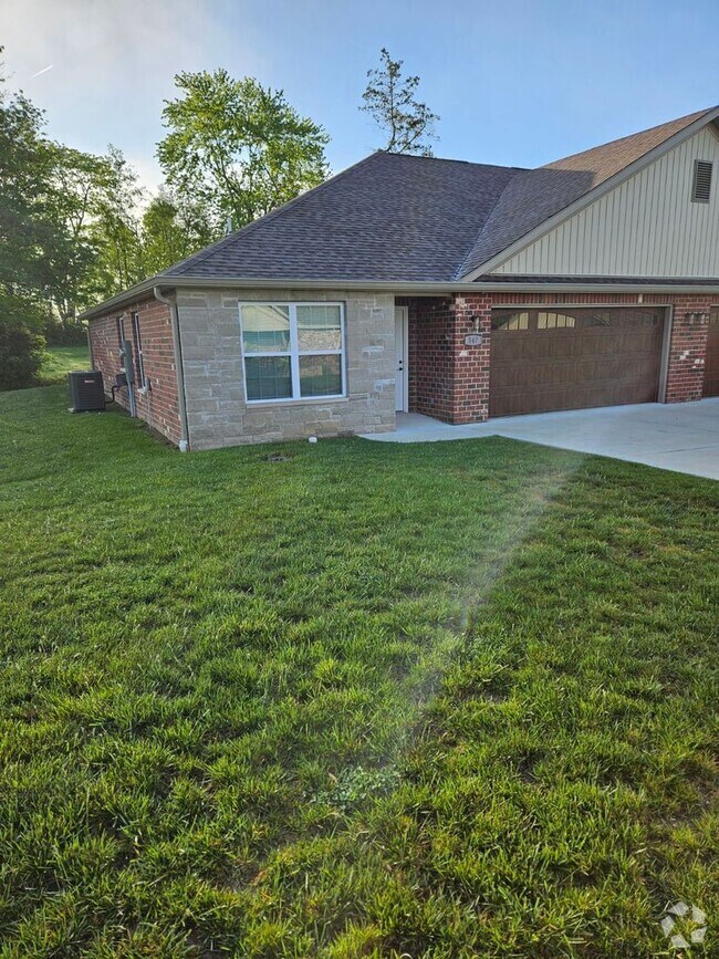 Building Photo - 547 Windsor Ln