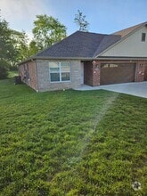 Building Photo - 547 Windsor Ln