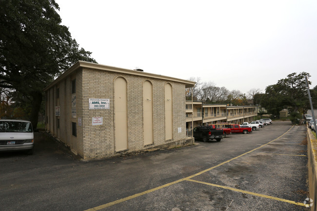 Museo Lindsay Oaks Apartaments - Lindsay Oaks Apartments