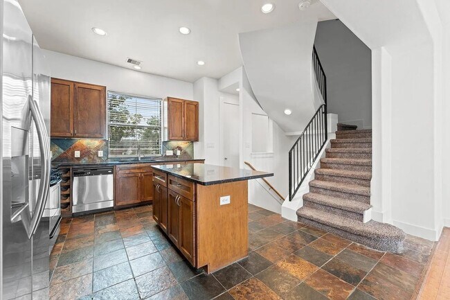 Foto del edificio - Stylish 3BR Townhome in Houston