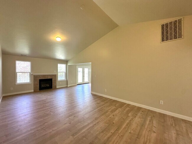 Foto del edificio - Fully Remodeled 3/2 in Redmond!